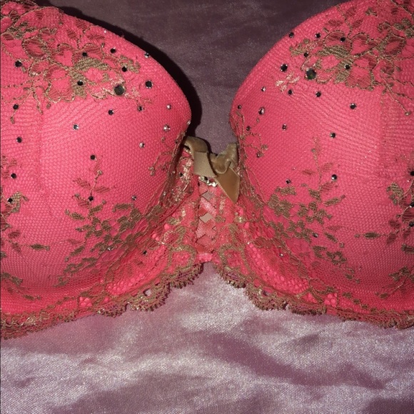 Victoria Secret Bra - Picture 2 of 5